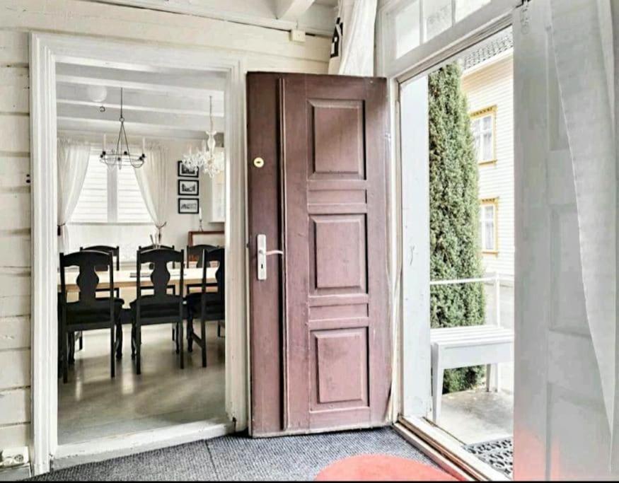 Villa Kvammehuset Pa Gamle Lærdalsøyri Exterior foto