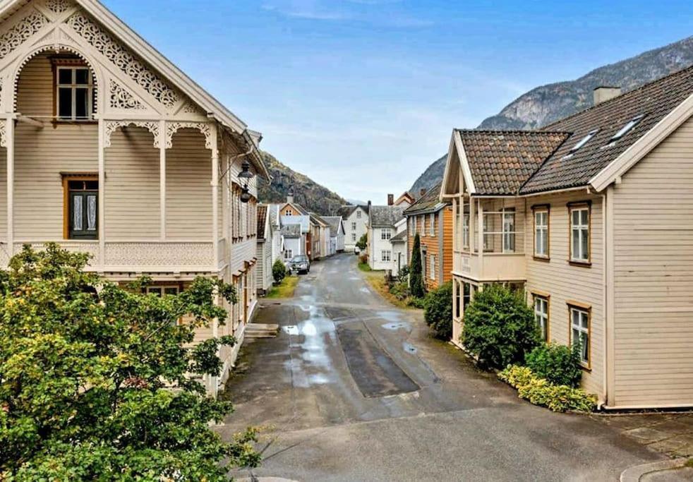 Villa Kvammehuset Pa Gamle Lærdalsøyri Exterior foto