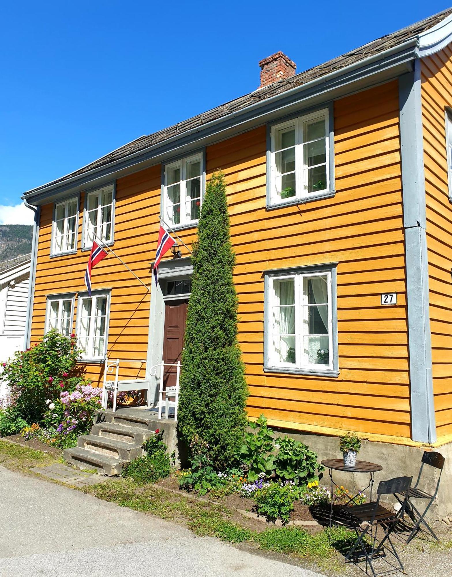 Villa Kvammehuset Pa Gamle Lærdalsøyri Exterior foto
