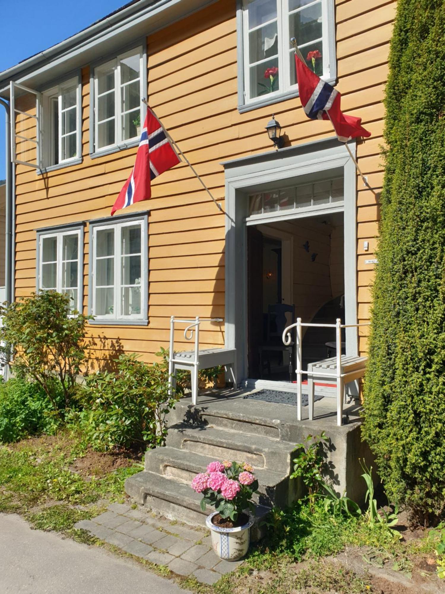 Villa Kvammehuset Pa Gamle Lærdalsøyri Exterior foto